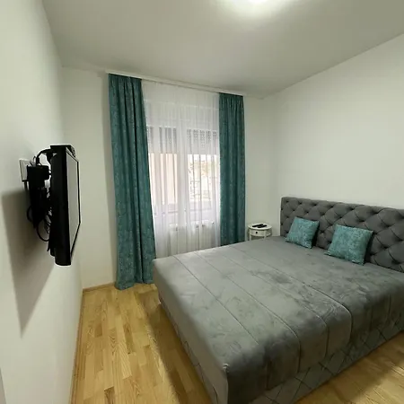 Stan Sa 3 Spavace Sobe קרגיובאק