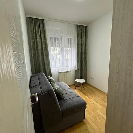 Stan Sa 3 Spavace Sobe דירה