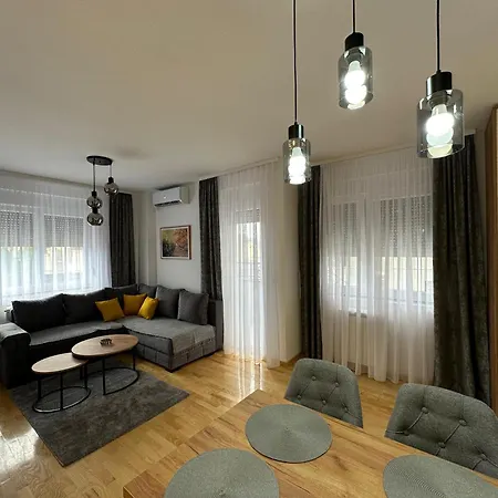 Stan Sa 3 Spavace Sobe דירה קרגיובאק