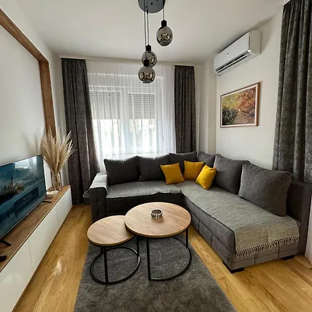 Stan Sa 3 Spavace Sobe *